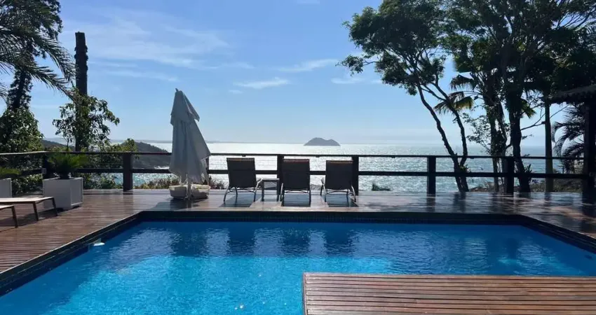 Casa alto padrão com vista para o mar em joão fernandes, búzios.