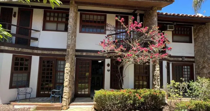 Casa em condomínio, 2 quartos, 200 metros da praia de manguinhos, búzios