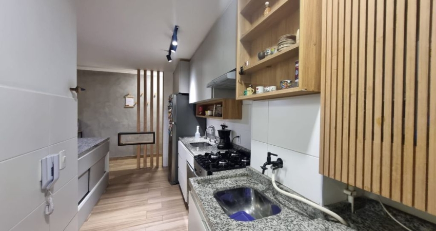 VENDO APARTAMENTO 2 DORMITÓRIOS, SALA AMPLIADA, PORTEIRA FECHADA -