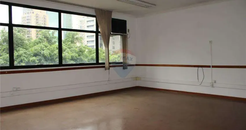 Oportunidade Imperdível: Sala Comercial de 75m² ao Lado da Estação Vila Olímpia!