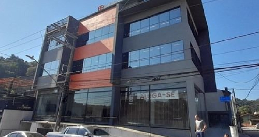 Alugue Ponto Comercial Moderno de 100m2 no Centro de Caieiras