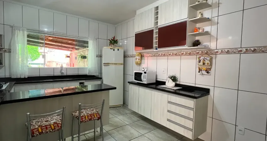 Casa térrea à venda com 3 quartos, sendo 1 suite com quintal no Jardim São Francisco na região central de Caieiras