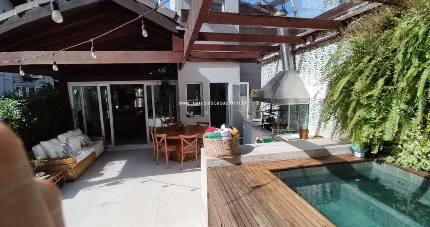 Casa de Luxo em Condomínio à Venda em Maresias, São Sebastião-SP: 3 Quartos, 3 Suítes e 3 Salas!