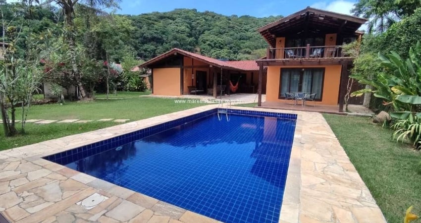Linda Casa a Venda em Camburi - Barata e meio a Natureza - Piscina e Conforto