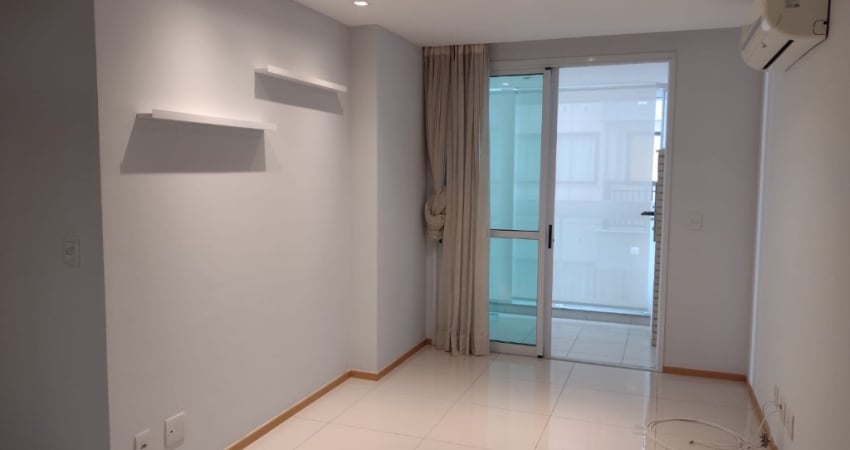 Apartamento de 2 quartos, suite, varanda gourmet e vaga.
