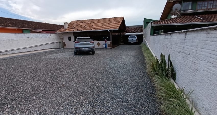 Casa na praia do ervino com ampla área de festa mesa de sinuca cancha de bocha