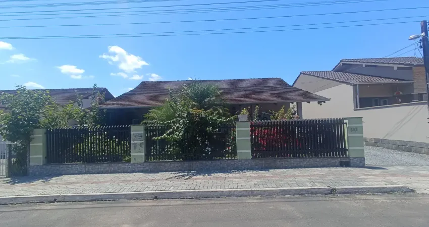 Linda casa em pomerode próximo ao postinho escola agropecuária
