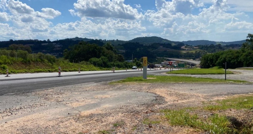 Vendo área comercial às margens da Rodovia Raposo Tavares na cidade de São Roque - SP