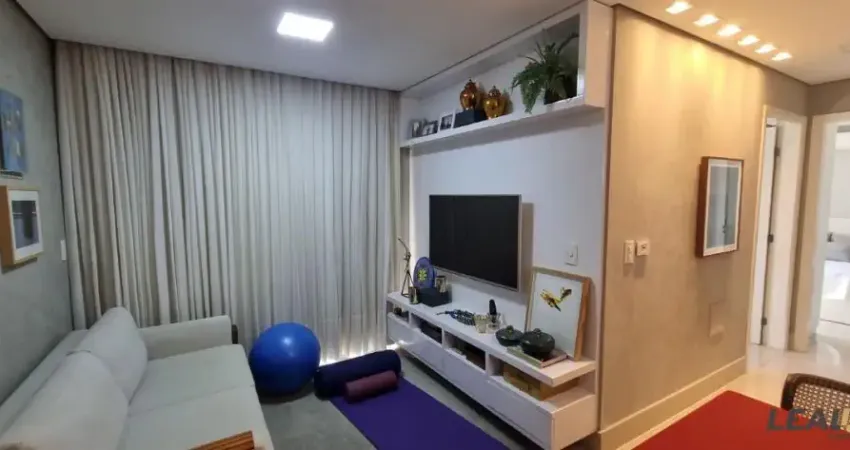 VENDO - Apartamento Reformado e Mobiliado no Edifício Jardim Olivia em Cuiabá