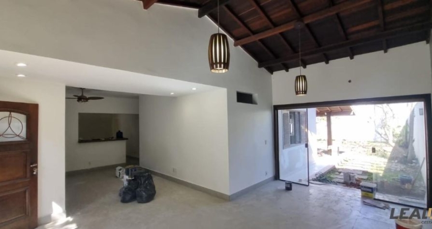 VENDO - CASA JD DAS AMÉRICAS -  PRÓXIMO AO BIG LAR E UFMT EM CUIABÁ MT