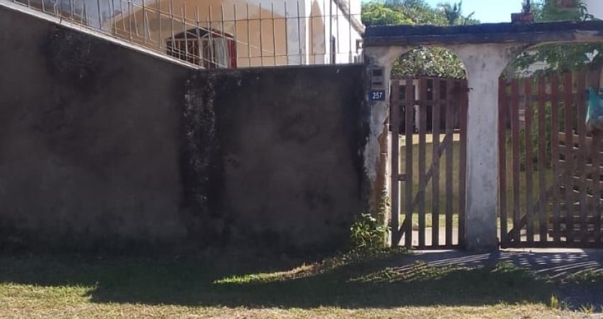Ótima oportunidade pra você que tem família grande, são 2 casas com 2 tendo a opção de transformar em uma só.