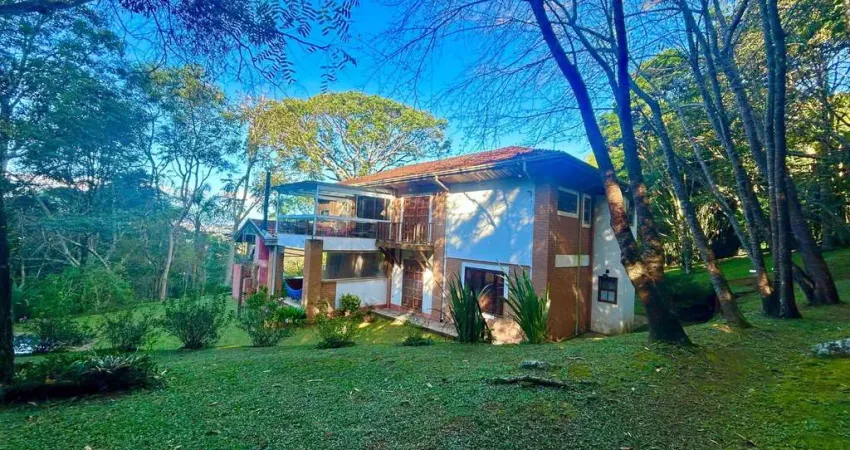 Sítio incrível com natureza exuberante em uma região encantadora da serra da mantiqueira