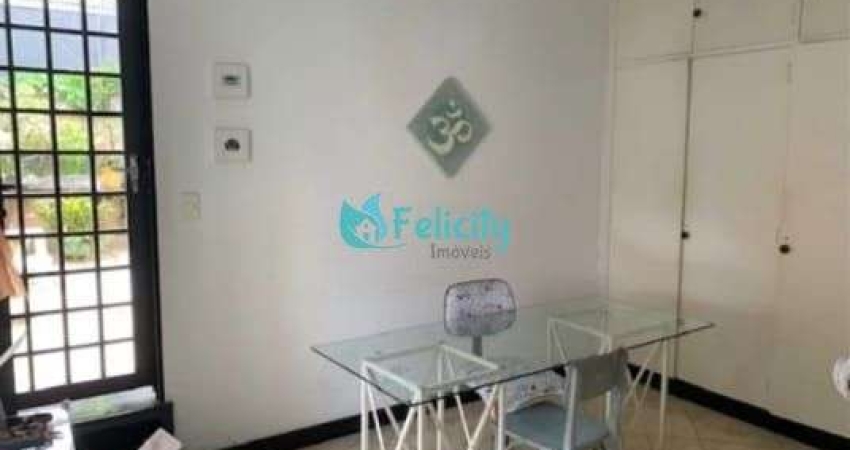 Casa comercial com 5 salas, 3 vagas, 300m2 em Perdizes