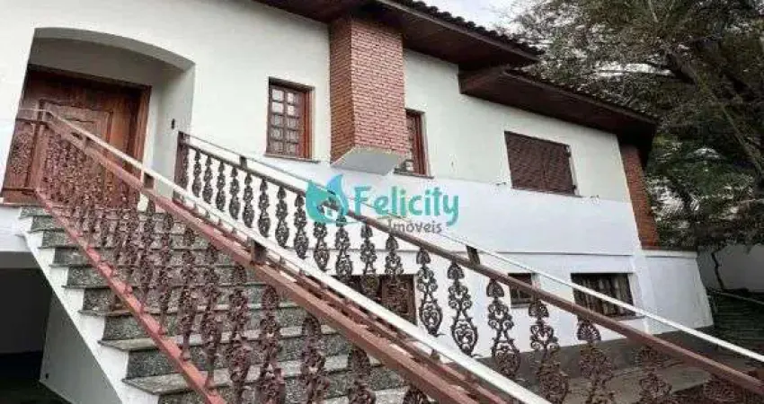 Sobrado com 3 suítes, 4 vagas, 250m2 no Sumarezinho