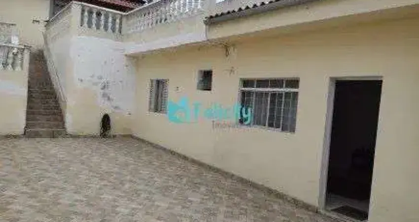 Casa térrea com 202m2, 2  dorms, 2 vagas na Vila Pereira Cerca