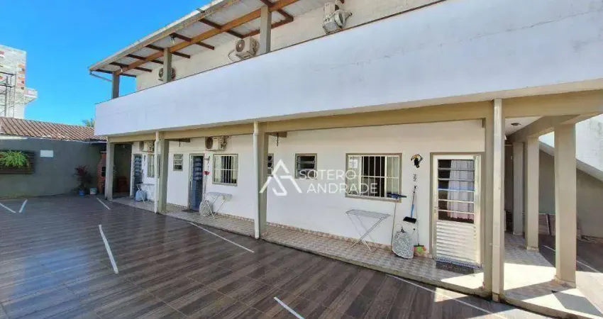 Kitnet com excelente localização na praia Massaguaçu