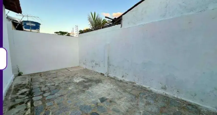 Casa à venda em rua pública, TRÊS IRMÃS, Campina Grande, PB