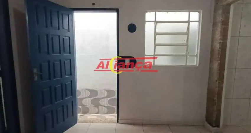 Casa com 1 dormitório para alugar, 50 m² - Picanço - Guarulhos/SP  por R$ 1.450,00