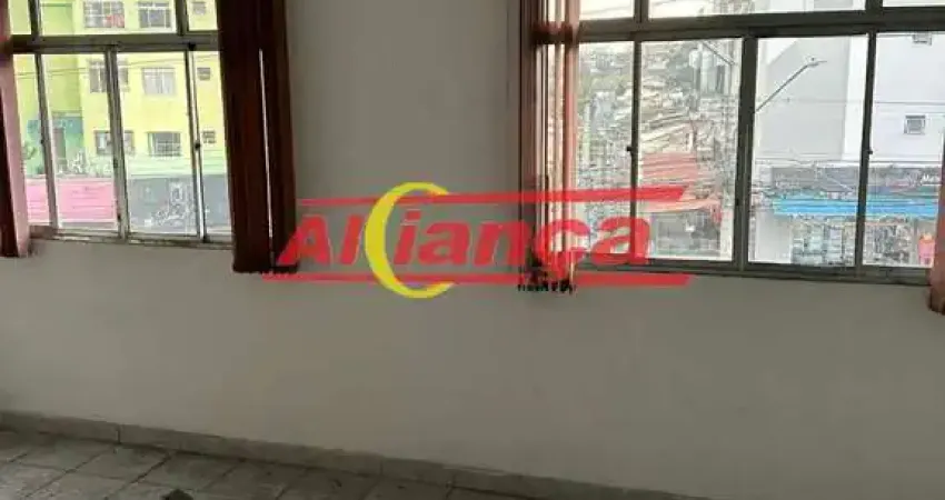 Sala para Alugar com cozinha, quintal - Cocaia - Guarulhos/SP por R$ 1.175,00