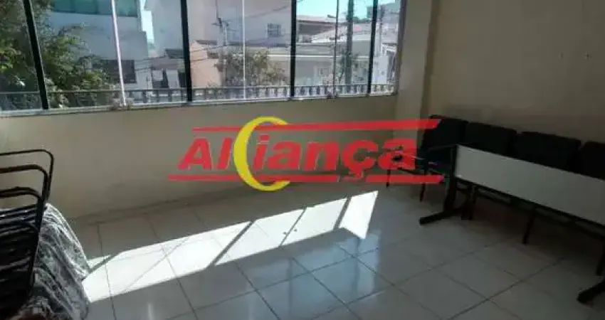 Casa comercial para alugar com 2 quartos e 1 vaga de garagem, Bom Clima - Por R$ 2.000,00