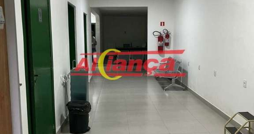 Sobrado comercial para alugar com 8 salas + 2 salões, 2 vagas - Jd. Presidente Dutra - Guarulhos