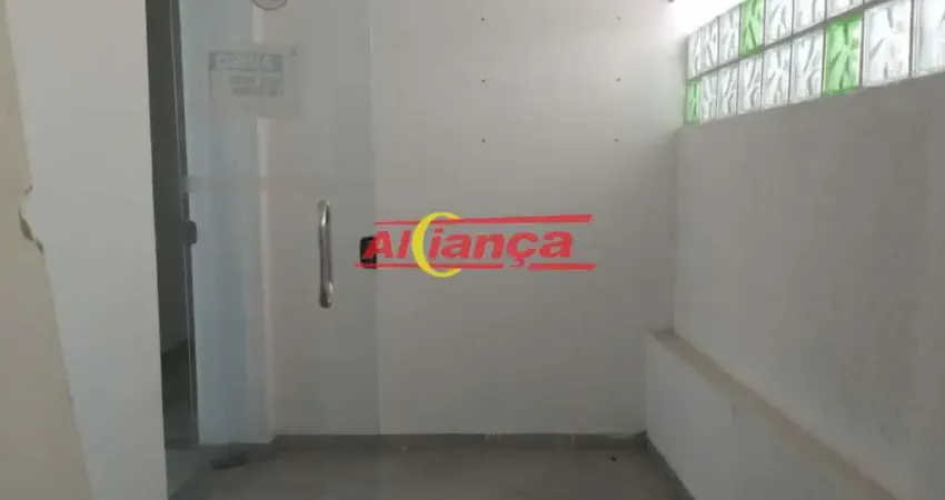Casa Comercial para alugar com 6 salas, 3 banheiros, 4 vagas - Centro - Guarulhos por R$: 6.500,00