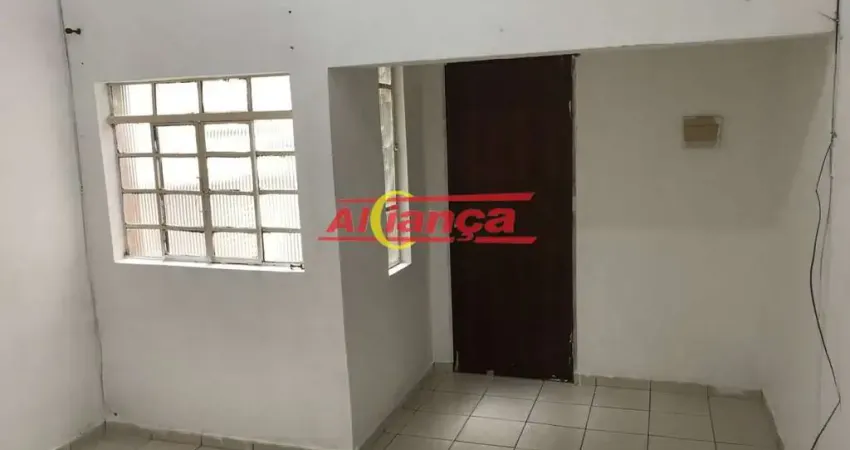 Casa com 1 dormitório para alugar, 60 m² - Jardim Adriana - Guarulhos/SP  POR  1.000,00