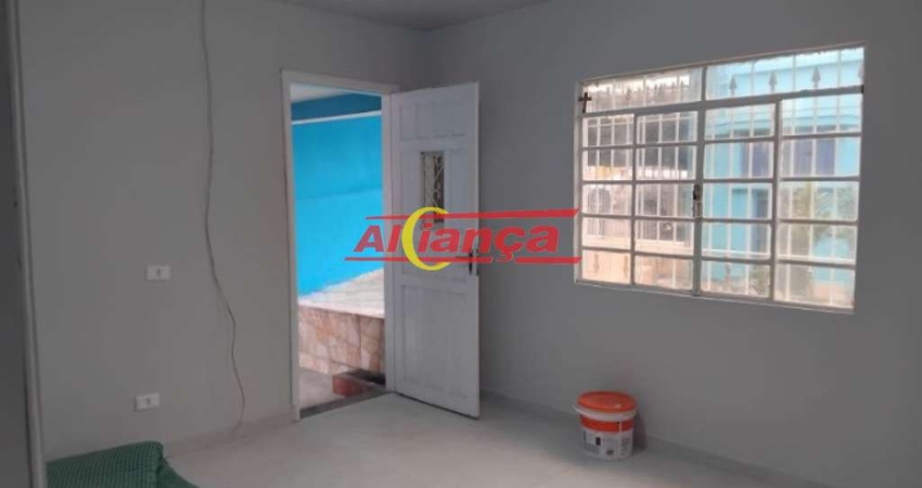 Casa para alugar com 2 quartos, 1 vaga de garagem - Centro - Guarulhos por R$: 2.500,00