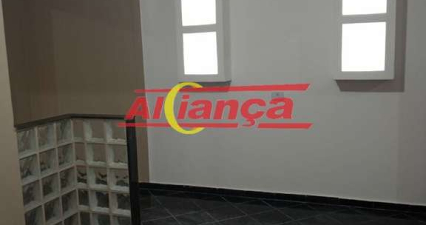 Casa individual para alugar com 2 quartos, 1 vaga - Pq. Jurema - Guarulhos  por R$: 2.500,00
