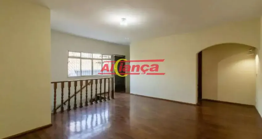 Sobrado com edicula para alugar 4 quartos, sendo 2 suítes e 2 vagas 350m², Jardim Munhoz-R$ 4.200,00