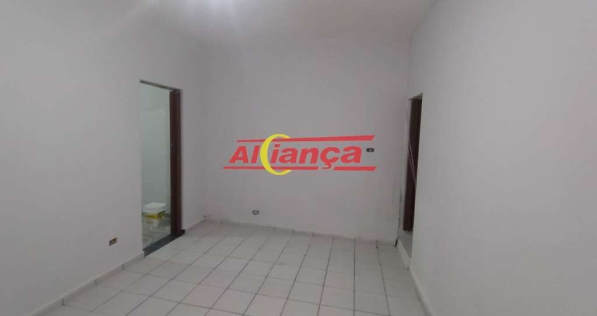 CASA PARA ALUGAR COM 01 QUARTO, SALA E COZINHA ESTILO AMERICANO, TABOÃO - GUARULHOS/SP POR R$1.100