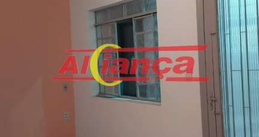 Casa residencial para alugar com 3 quartos, Jd. Rosa de Franca - Guarulhos  por R$: 1.700,00