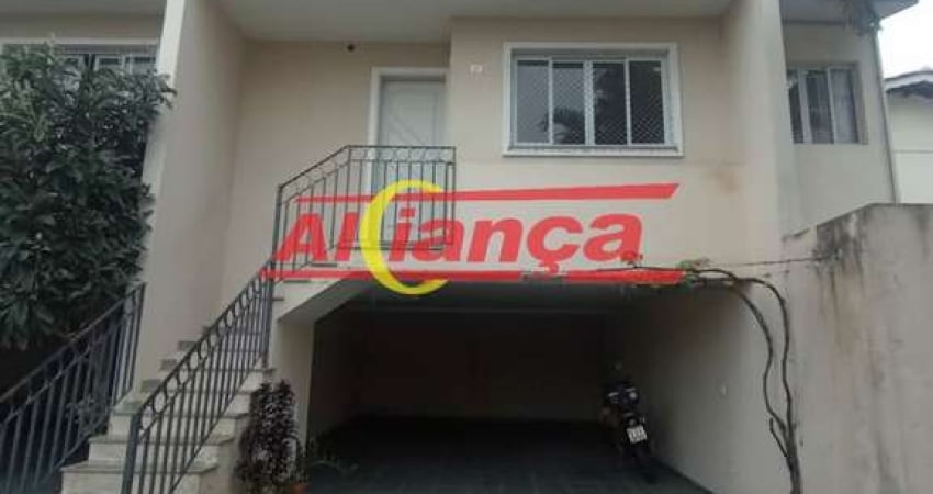 Casa em Condomínio Residencial para alugar com 3 Quartos, 1 suíte ,2 vagas  por R$: 3.400,00