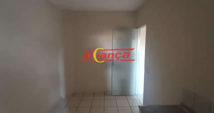 Casa estilo Kitnet para alugar, 35 m² - Cocaia, por  1.000,00