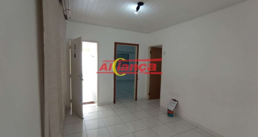 Casa com 2 dormitórios para alugar, 180m² - Vila Moreira - Guarulhos/SP por R$ 1.700,00