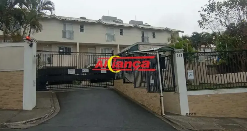 Sobrado em Condomínio Residencial para alugar com 3 Quartos, 1 suíte ,2 vagas  por R$: 6000,00
