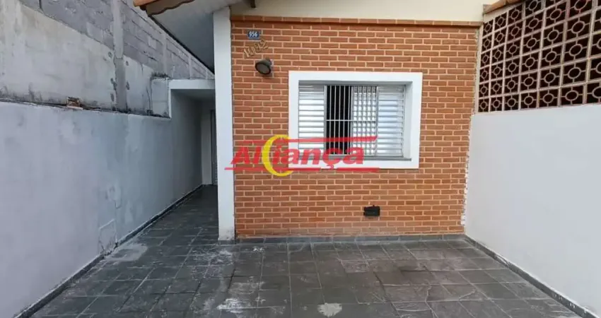 Casa com 2 quartos para alugar,  70m² - Vila Galvão - Guarulhos/SP por R$ 1.600,00