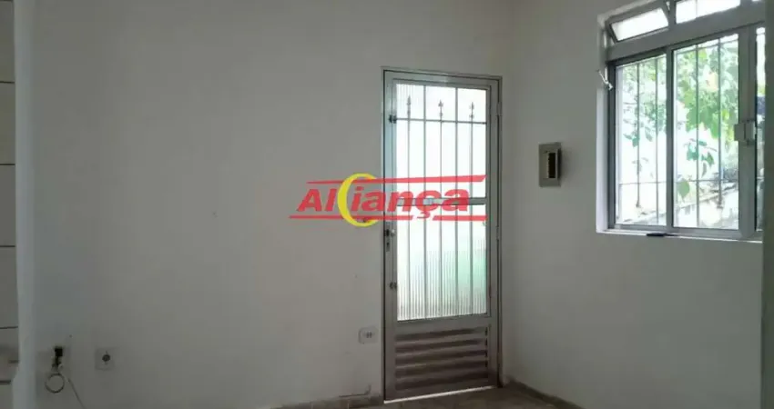 Casa não individual à locação, 90m², 2 quartos, vaga, no Picanço - Guarulhos/SP por R$ 2.000,00