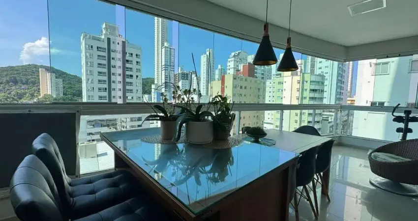 Apartamento à venda na 2ª Quadra de Balneário Camboriú com 3 dormitórios