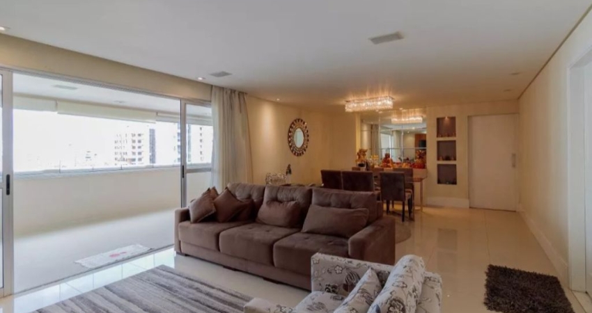 APARTAMENTO   AVENDA   NO  MORUMBI  COM 174  METROS    COM 4 QUARTOS    SENDO   3 SUITES,  E  3   VAGAS
