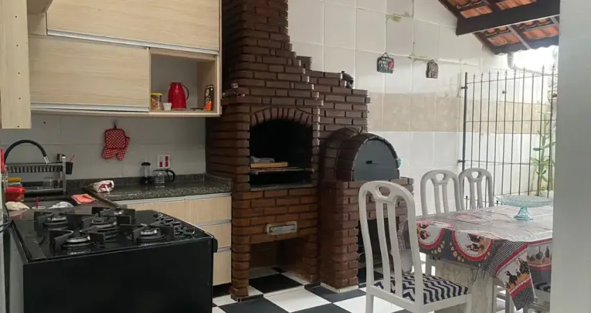 CASA   AVENDA  NA PRAIA GRANDE COM 123 METROS 2 DORMITORIOS 3 VAGAS DE GARAGEM