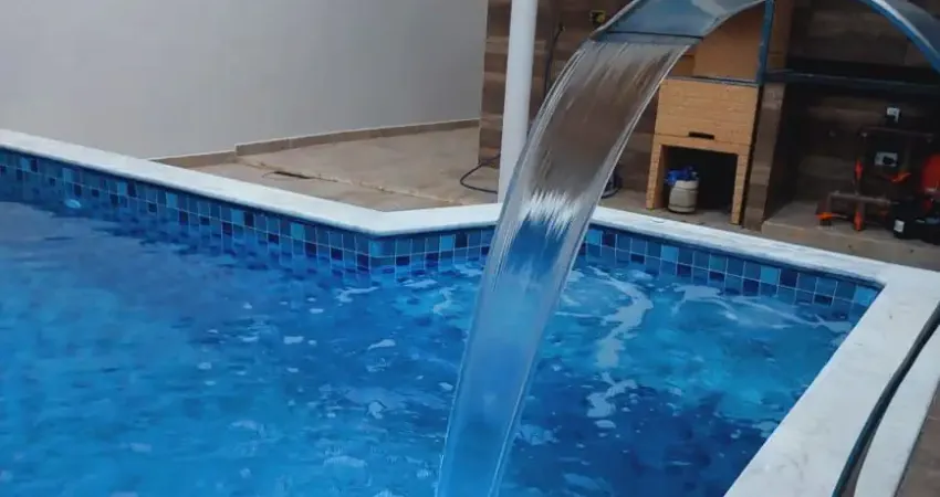 CASA      A  VENDA    EM  ITANHAEM  COM  75 METROS    COM 2 DORMITORIOS  2 VAGAS E PISCINA