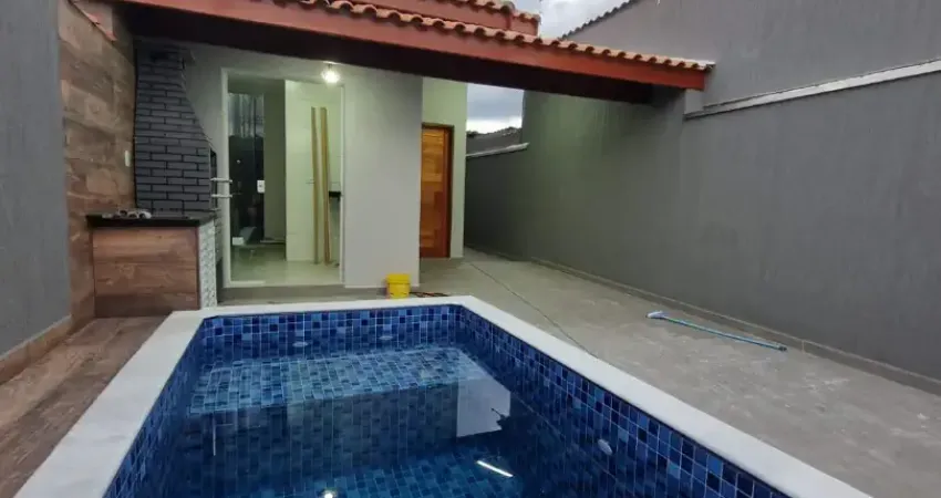 Casa a venda em itanhaem com 73 metros 2 dormitorios sendo uma suite uma vaga de garagem