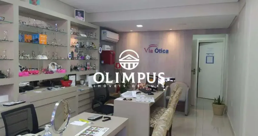 Prédio comercial com salas e apartamentos no bairro centro