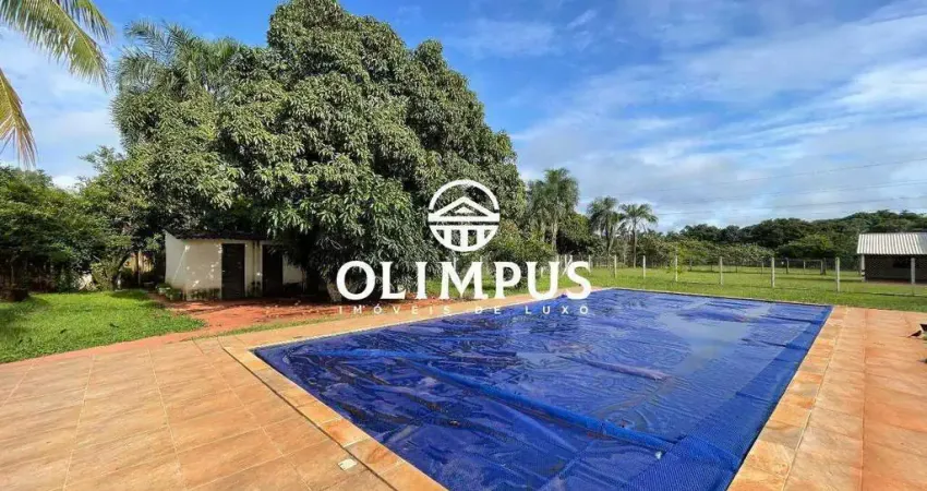 Propriedade exclusiva com duas residências, piscina aquecida e ampla infraestrutura no condomínio morada do sol