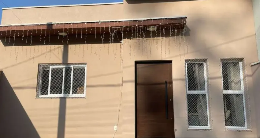 Casa - 2 Dormitorios(1 suíte com planejado), WC. social, Sala pé direito 4mts., integrada com Cozinha planejada, cooktop e coifa, Área gourmet com lavanderia, cobertura retrátil automática, 2 Vagas de