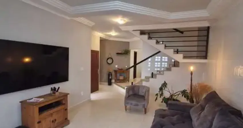Imperdível Casa à Venda em Indaiatuba-SP, Jardim Regina! 4 Quartos, 1 Suíte, 3 Salas, 4 Banheiros, 4 Vagas e 247,45 m².