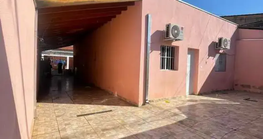 3 Dormts., WC. Social, Sala, Coz, A.S. Edicula  2 Comodos, WC., Area gourmet, Quintal, 5 Vagas . Ótima localização, comércios, UPA e av. Ario Barnabe