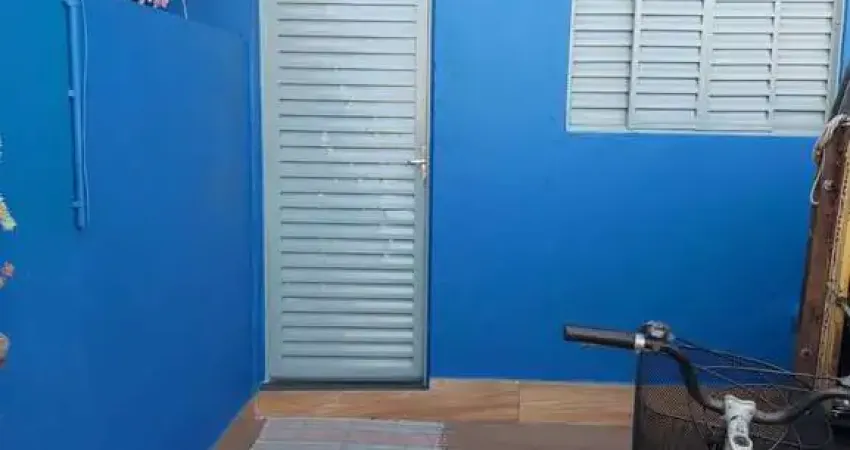 Kitnet - 1 Dormitorio com armário, WC. social com banheira, Sala, Cozinha planejada com cooktop, A.S., 1 Vaga de garagem. Excelente localização. Escola e  comércios