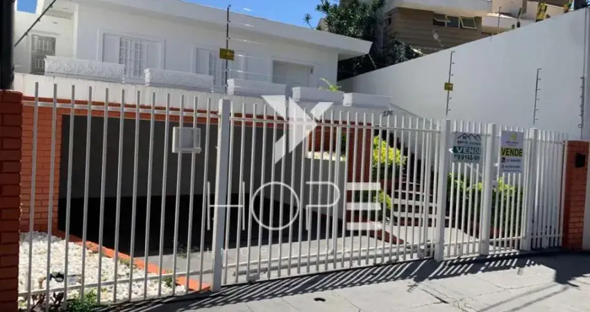 Sobrado à Venda – 5 Quartos (2 Suítes) – 211 m² – Bairro Quebec – Região Central – Lon